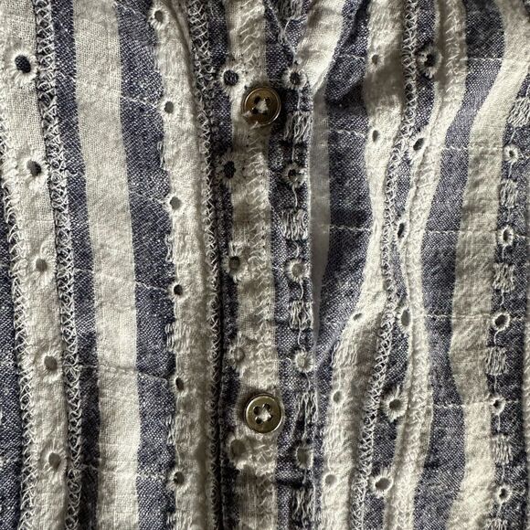 Chico’s Button Down Top Blue White Striped Eyelet Womens Size Medium - Picture 3 of 7